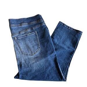 Torrid ~ Womens pull on cropped denim jeans ~ super soft ~ size 2 (18/20)